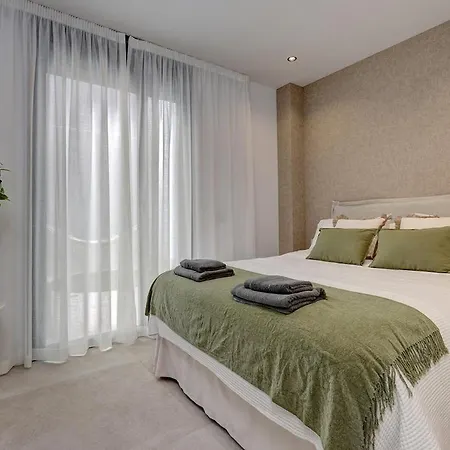 Ground Floor, Sea View At Hills! Appartement *