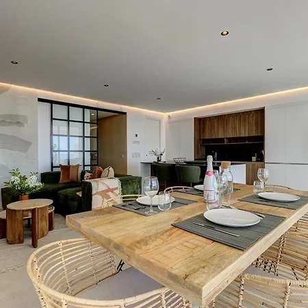 Ground Floor, Sea View At Hills! Appartement