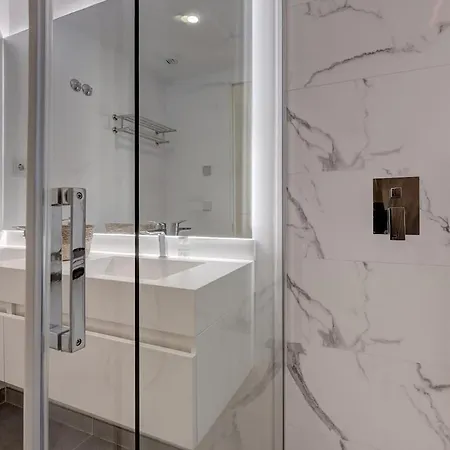 Ground Floor, Sea View At Hills! Appartement