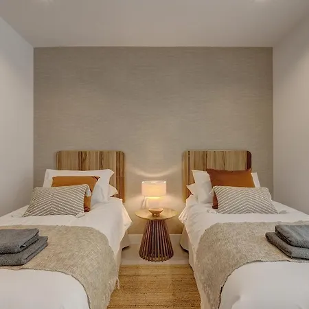 Ground Floor, Sea View At Hills! Appartement *
