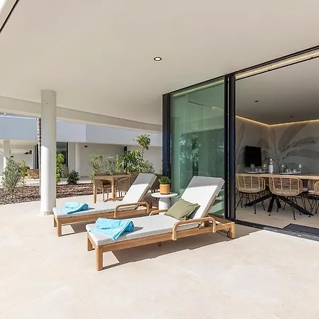 Ground Floor, Sea View At Hills! Appartement