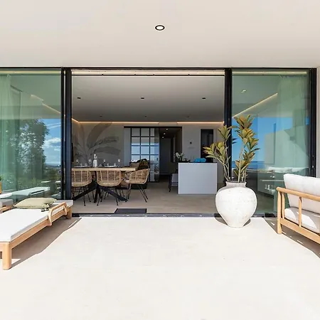 Ground Floor, Sea View At Hills! *