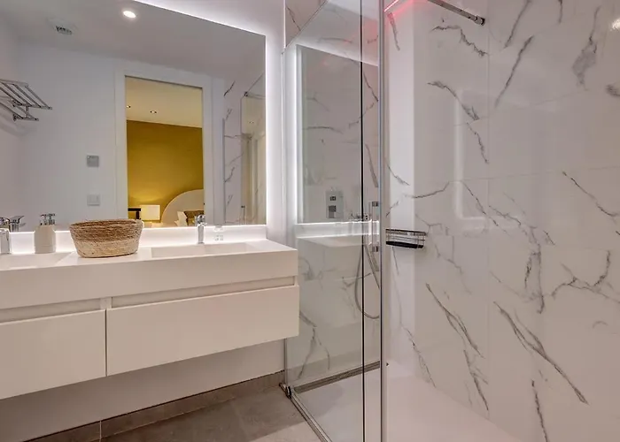 Ground Floor, Sea View At Hills!