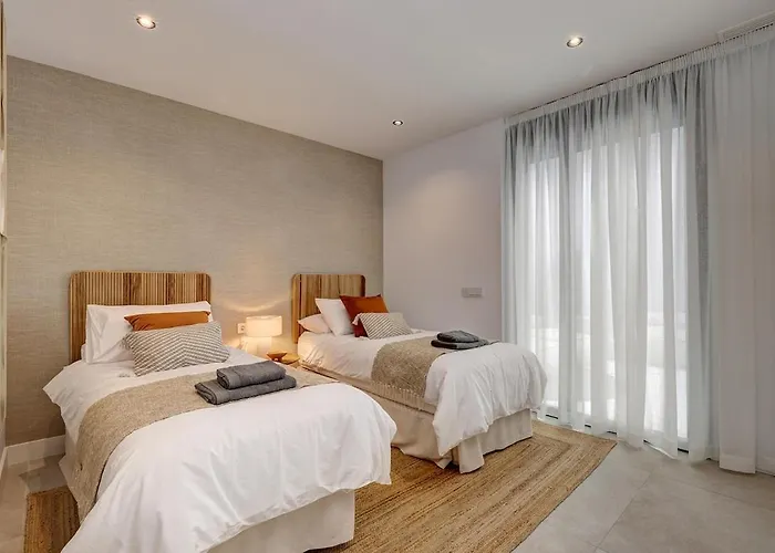 Ground Floor, Sea View At Hills!