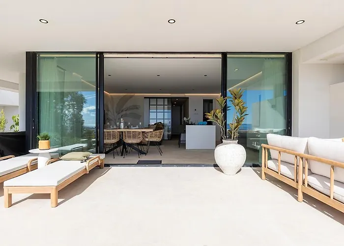 Ground Floor, Sea View At Hills! *