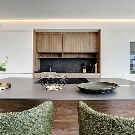 Ground Floor, Sea View At Hills! 아파트 에스테포나