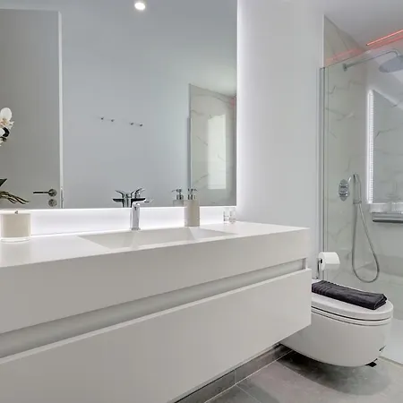 Ground Floor, Sea View At Hills! 아파트