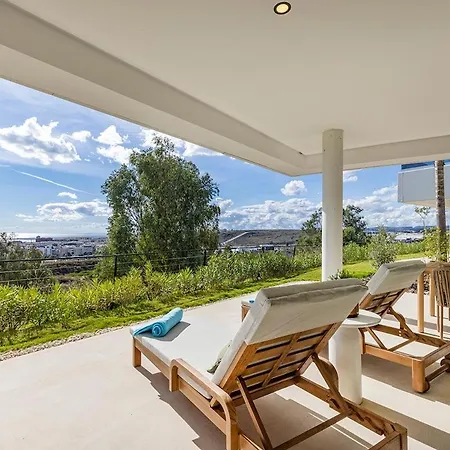 Ground Floor, Sea View At Hills! 아파트