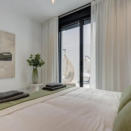 Ground Floor, Sea View At Hills! 아파트