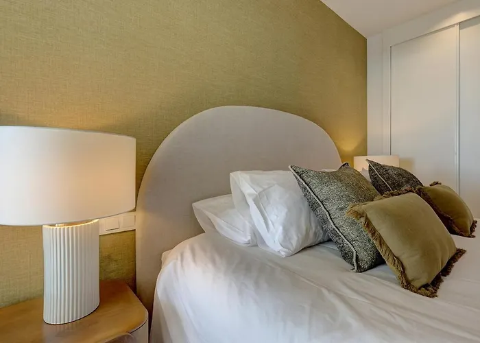 Ground Floor, Sea View At Hills! *