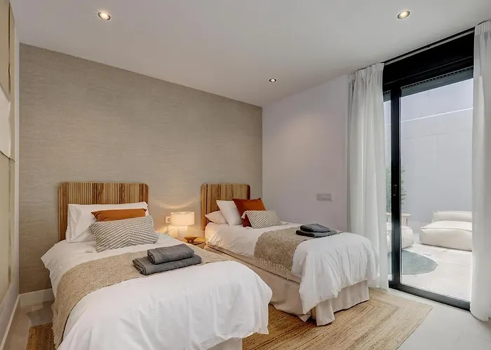 Ground Floor, Sea View At Hills! Apartment *