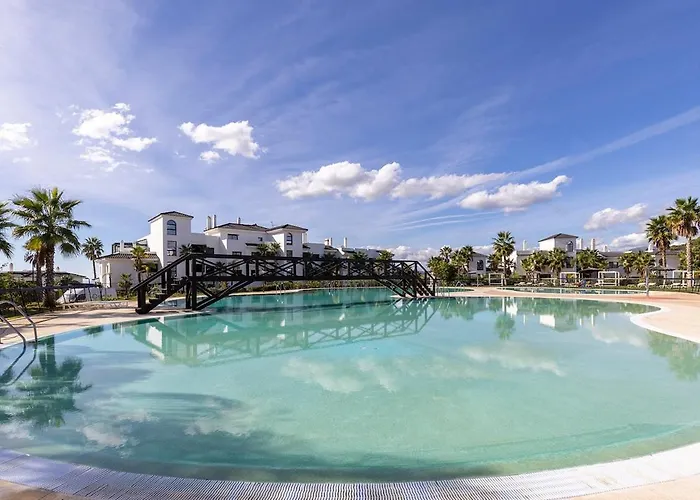 Ground Floor, Sea View At Hills! Apartment