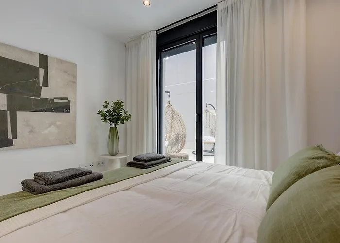 Ground Floor, Sea View At Hills! Apartment