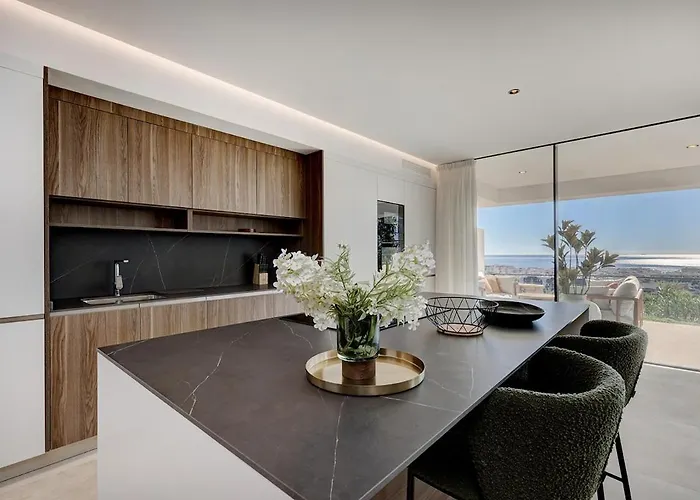 Ground Floor, Sea View At Hills! *