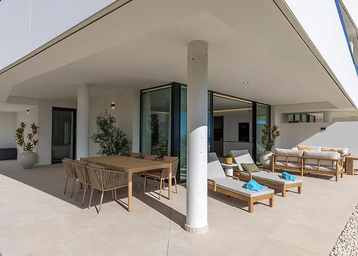 Ground Floor, Sea View At Hills! Διαμέρισμα