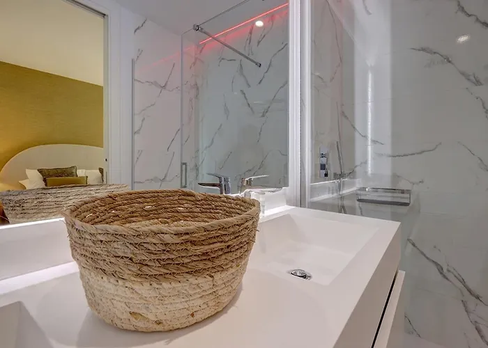 Ground Floor, Sea View At Hills! Εστεπόνα